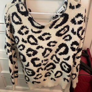 Cheetah sweater never worn size L.